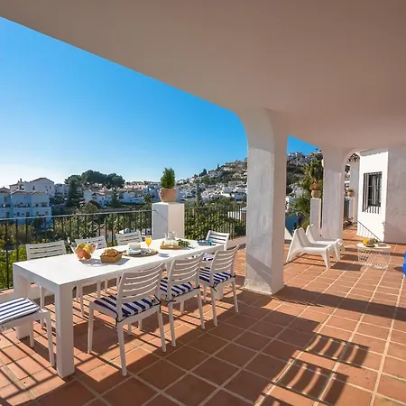 Sleeps 8 With Pool Air Con And Wifi Nerja