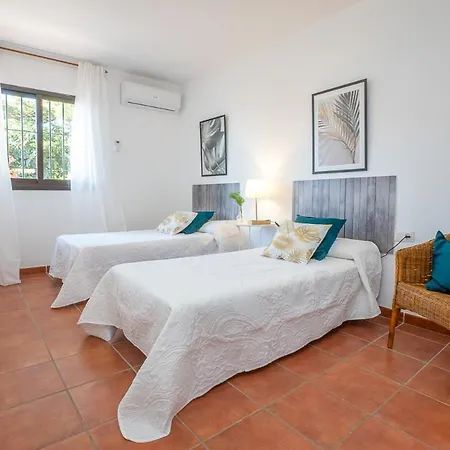 Sleeps 8 With Pool Air Con And Wifi Villa *