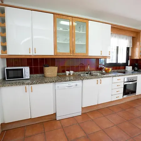 Sleeps 8 With Pool Air Con And Wifi Nerja
