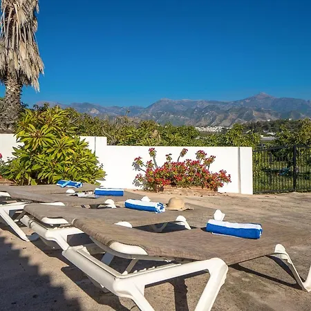 Sleeps 8 With Pool Air Con And Wifi Nerja