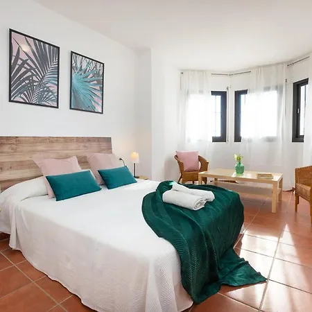 Villa Sleeps 8 With Pool Air Con And Wifi *