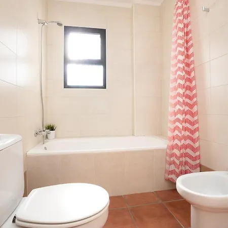 Sleeps 8 With Pool Air Con And Wifi *