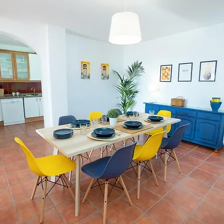 Sleeps 8 With Pool Air Con And Wifi Villa *